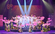 Lê Anh Tuấn biểu diễn trong chương trình nghệ thuật kỷ niệm 80 năm Quốc khánh
