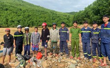 Quảng Trị: Lũ dâng cao, cô lập 5 người đi rừng gần 2 ngày