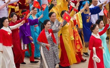 NSND Lan Hương đau chân vẫn tham gia tổng duyệt diễu hành A80