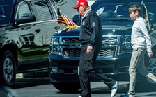 Ông Trump đi đánh golf cuối tuần, xóa tan tin đồn về sức khỏe