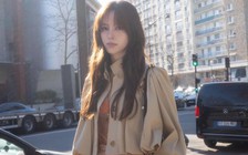 Tạm biệt blazer, áo khoác dáng rộng này được săn đón nhất mùa thu 2025