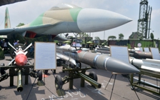 Hình ảnh 5 loại tên lửa hiện đại của tiêm kích Su30-MK2 lần đầu được công bố