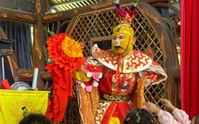 'Tôn Ngộ Không bán nụ cười' để mua gạo tặng người nghèo