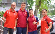 Sếp lớn FIFA dự khán sân Thiên Trường, thưởng thức Quang Hải đấu Văn Toàn tranh Siêu cúp
