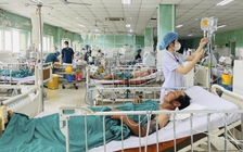 Ăn cá muối chua, 2 cha con nguy kịch vì ngộ độc