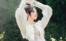 Đầm họa tiết giúp nàng khắc họa vẻ đẹp lãng mạn