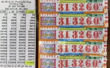 Đại lý miền Tây đổi thưởng hàng loạt vé trúng độc đắc xổ số miền Nam