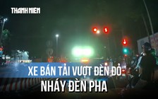 Xe bán tải vượt đèn đỏ, nháy đèn pha bị người dân quay clip báo CSGT phạt