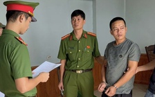 Ngược đãi con đẻ, quay video gửi cho vợ