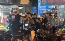 Nhóm người giật đồ cúng cô hồn dẫn đến xô xát: Xử lý nghiêm