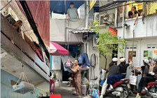 TP.HCM có quán ăn kỳ lạ: Hủ tiếu, cơm gà, nước uống thả dây có '1-0-2'