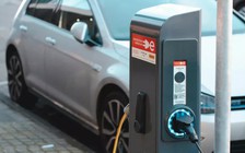 Trung Quốc tạo ra pin xe điện sạc 10 phút chạy 478 km