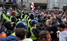 Đụng độ dữ dội trong cuộc biểu tình chống nhập cư tại London