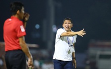 HLV Anh Đức phản ứng gay gắt, phát biểu cực sốc về trọng tài