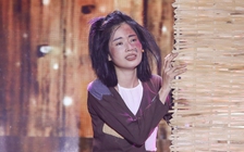 Nam Anh 'xấu lạ', được khen bứt phá khi hát bolero