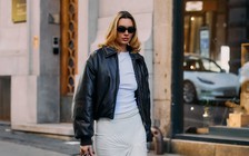 Áo thun trắng hoàn hảo luôn hiện hữu trong mùa thu này