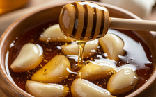 Ngày mới với tin tức sức khỏe: Lợi ích của tỏi ngâm mật ong