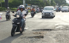 Nút giao 830 tỉ khu Nam chi chít 'ổ trâu', 'ổ gà' chỉ sau 9 tháng thông xe