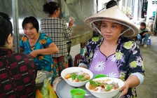 Quán bún mắm trong chợ 'nặng ký' nhất miền Tây: Bà chủ... có lối đi riêng
