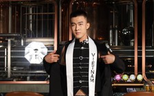 Chàng trai Việt thi Nam vương quốc tế vấp chỉ trích mặc 'trên kín dưới hở'