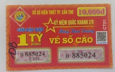 Cào vé số ủng hộ người quen, thanh niên chở hàng thuê bất ngờ trúng độc đắc