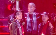 NSƯT Lê Thiện 'đội mưa' biểu diễn trong chương trình 'Ánh sao độc lập'