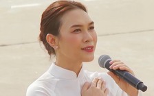 Khoảnh khắc Mỹ Tâm diện áo dài trắng, hát ở đại lễ 2.9 gây sốt
