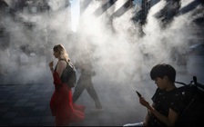 Quốc gia già nhất thế giới vật lộn với khủng hoảng kép chết người