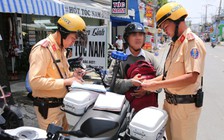 Giao xe máy cho con đi học, phụ huynh bị CSGT phạt nặng