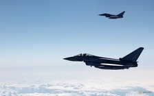 Anh điều chiến đấu cơ Typhoon tuần tra không phận Ba Lan