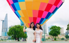 Check-in với những 'quả bóng khổng lồ' có nhiều màu sắc trên bầu trời TP.HCM