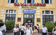 Hơn 180 cán bộ Hải Phòng đi làm bằng tàu hỏa từ sáng sớm