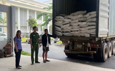 Công an TP.HCM bắt giữ tài xế vận chuyển đường cát trái phép qua biên giới