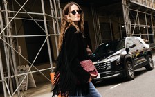 Blazer và quần jeans, cặp đôi đường phố mới của mùa