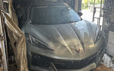 Xe tải bốc cháy, 5 siêu xe trị giá gần 1,5 triệu USD bị thiêu rụi