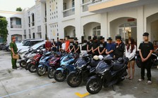 Náo loạn đường phố vì quay clip 'sống ảo' trên TikTok