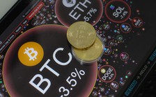 Bitcoin sập giá, dân chơi tiền số mất hơn 1 tỉ USD