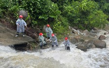 Bão số 10: Phát hiện thi thể chủ rừng dưới suối chảy xiết