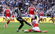 Newcastle thua đau Arsenal phút 90+6, tranh cãi cực gắt nổ ra: Trọng tài VAR ở đâu?