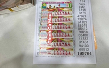 Mua giúp người bán vé số khuyết tật, khách Cà Mau trúng độc đắc 12 tỉ