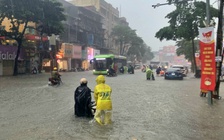 Hà Nội úng ngập 65 điểm do hoàn lưu bão số 10 gây mưa lớn
