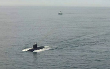 Tàu ngầm Nga buộc phải nổi lên gần lãnh thổ Anh vì có nguy cơ nổ?