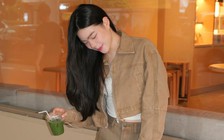 Quần jeans cạp thấp, ống loe, đính đá, đơn sắc... đang được yêu thích nhất