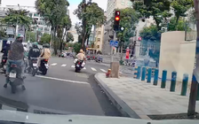 CSGT Rạch Chiếc mở đường khẩn cấp đưa bé trai co giật đến BV Nhi đồng 2