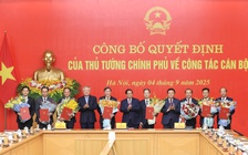 Thủ tướng trao quyết định bổ nhiệm 8 lãnh đạo bộ, cơ quan