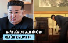 Nhân viên lau sạch vật dụng của ông Kim Jong-un sau cuộc gặp ông Putin