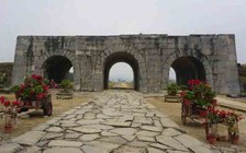 Sự im lặng của tòa thành nhà Hồ