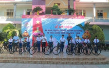 Báo Thanh Niên tặng 20 xe đạp cho học sinh nghèo Quảng Trị nhân khai giảng