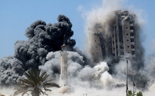 Israel nhắm vào các tòa nhà cao tầng ở Gaza