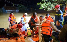Lâm Đồng: Cứu hộ nhiều người dân bị mắc kẹt trong ngập lụt